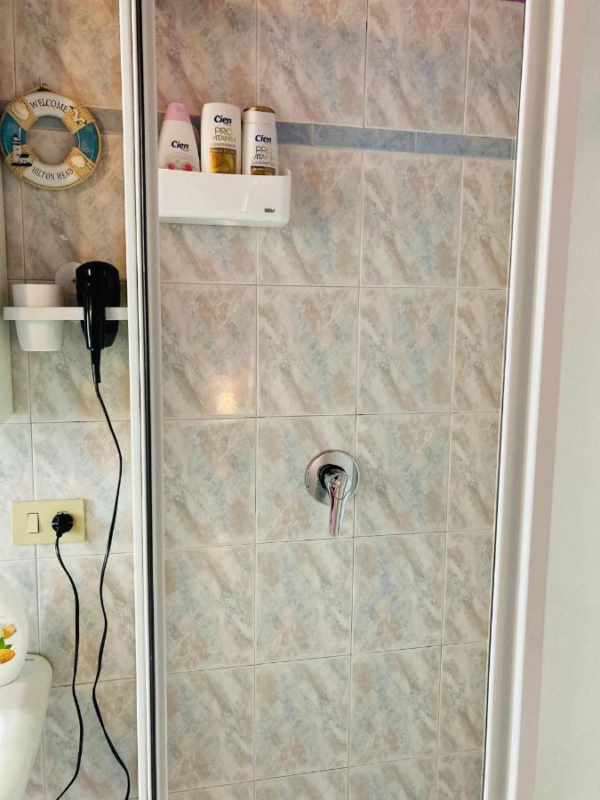 Palm Beach - Your Private And Complete Apartment In เดเซนซาโนเดลการ์ดา ภายนอก รูปภาพ
